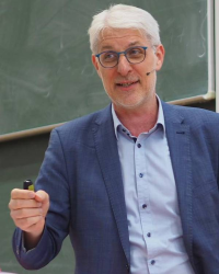 Foto Prof. Dr. rer. pol. Ulrich Schneckener